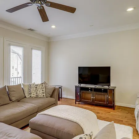 8 Mi To The Galleria Home With Balcony And Yard